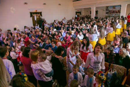 Першокласники НУШ привітали заклад