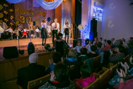 Першокласники НУШ привітали заклад