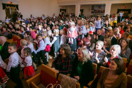 Першокласники НУШ привітали заклад