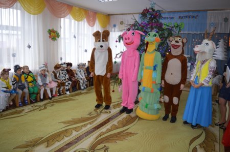 28 грудня у дошкільних групах «Вулик» відбулися новорічні ранки 