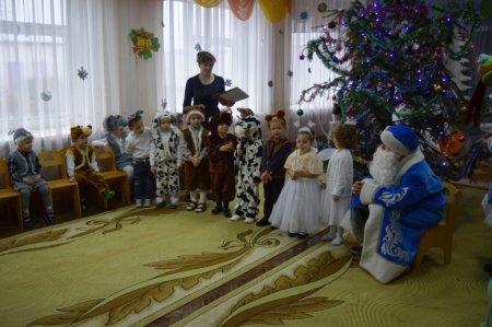 28 грудня у дошкільних групах «Вулик» відбулися новорічні ранки 