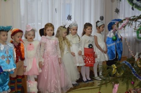 28 грудня у дошкільних групах «Вулик» відбулися новорічні ранки 