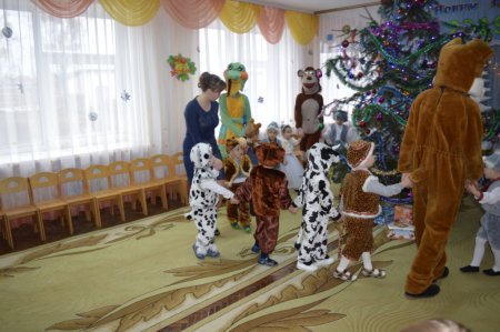 28 грудня у дошкільних групах «Вулик» відбулися новорічні ранки 