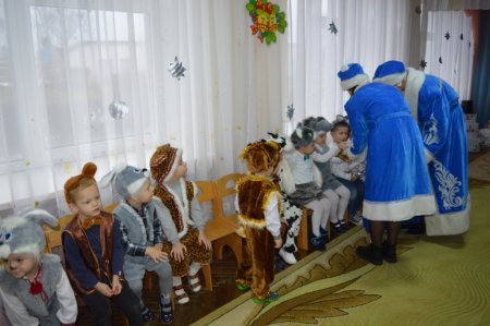 28 грудня у дошкільних групах «Вулик» відбулися новорічні ранки 