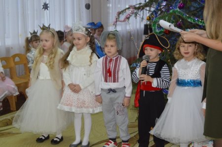 28 грудня у дошкільних групах «Вулик» відбулися новорічні ранки 