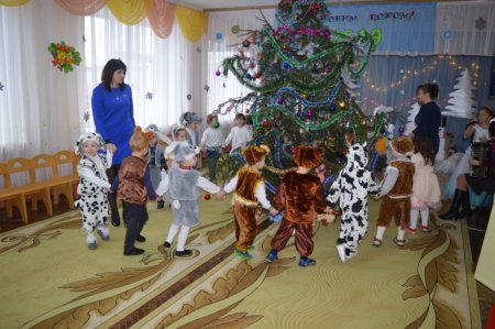 28 грудня у дошкільних групах «Вулик» відбулися новорічні ранки 