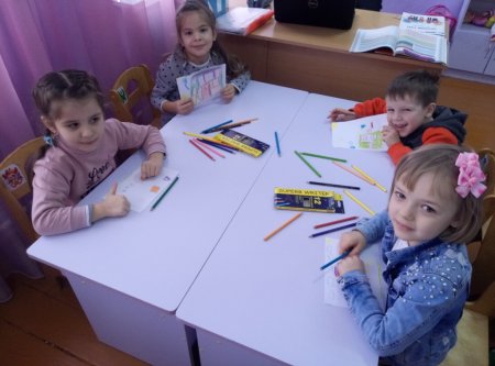 в старшій групі «Квіточки» відбулося заняття на тему: «День Соборності України». 
