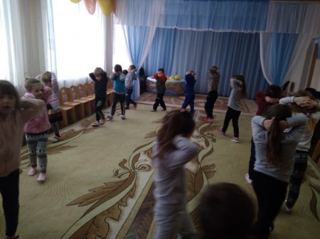 «У малюків сьогодні свято,веселяться всі завзято»