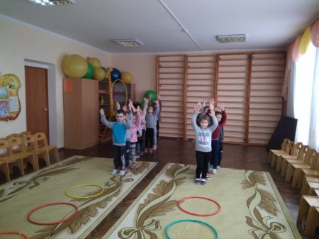 «У малюків сьогодні свято,веселяться всі завзято»