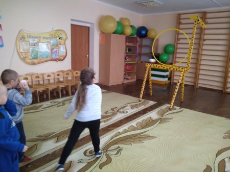 «У малюків сьогодні свято,веселяться всі завзято»