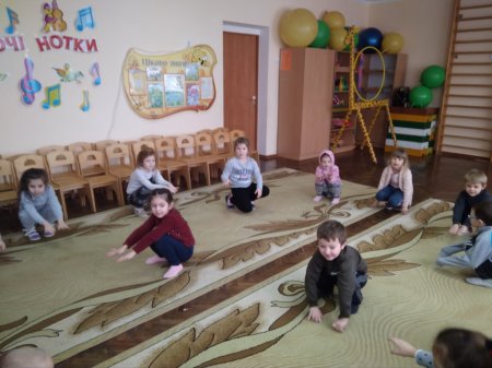 «У малюків сьогодні свято,веселяться всі завзято»