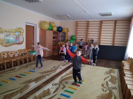 «У малюків сьогодні свято,веселяться всі завзято»