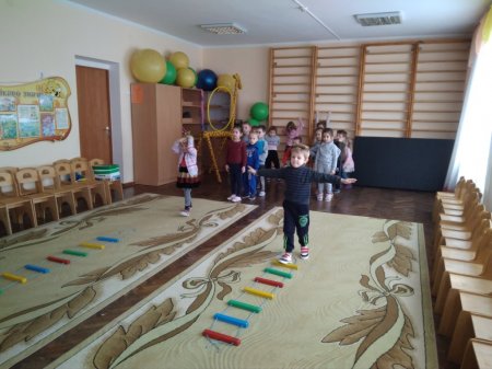 «У малюків сьогодні свято,веселяться всі завзято»