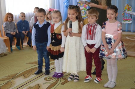 У дошкільних групах «Вулик»  пройшли ранки, присвячені 8 Березня!