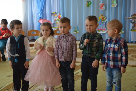 У дошкільних групах «Вулик»  пройшли ранки, присвячені 8 Березня!