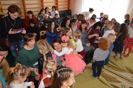 У дошкільних групах «Вулик»  пройшли ранки, присвячені 8 Березня!