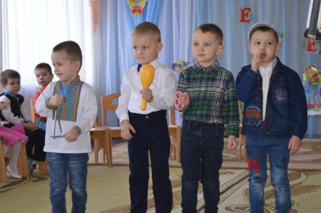 У дошкільних групах «Вулик»  пройшли ранки, присвячені 8 Березня!