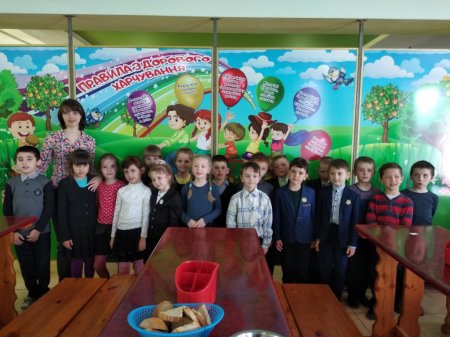 На екскурсії в їдальні