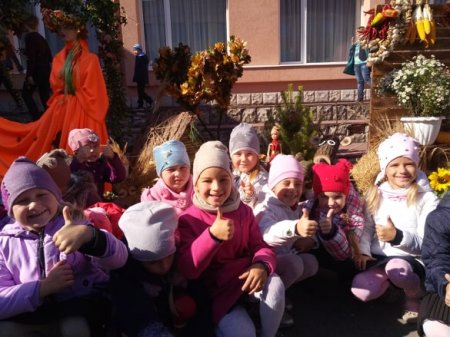 Осінні фотозони від першокласників НУШ