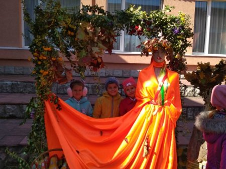 Осінні фотозони від першокласників НУШ
