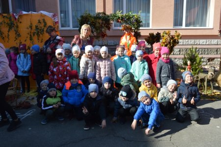 Осінні фотозони від першокласників НУШ