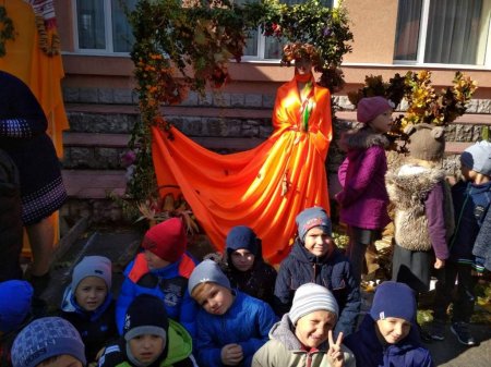 Осінні фотозони від першокласників НУШ