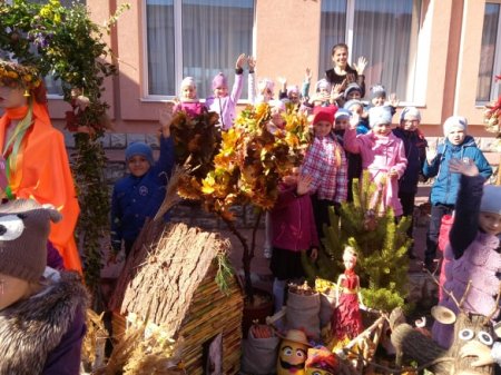 Осінні фотозони від першокласників НУШ
