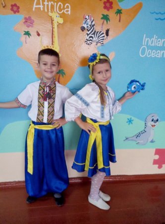  Першокласники НУШ вітають вчителів
