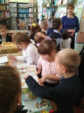 ЗНАЙОМСТВО ПЕРШОКЛАСНИИКІВ НУШ ЗІ ШКІЛЬНОЮ БІБЛІОТЕКОЮ