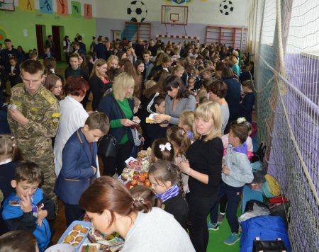 Благодійний ярмарок у початковій школі