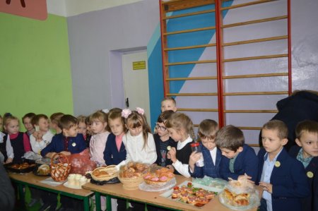 Благодійний ярмарок у початковій школі
