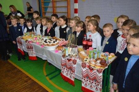 Благодійний ярмарок у початковій школі