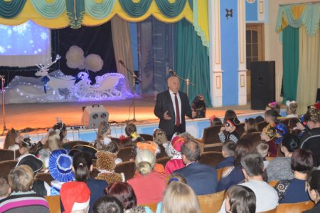 Новорічне свято для учнів початкової школи