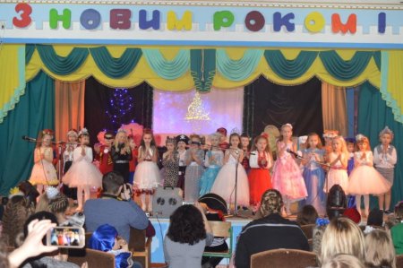 Новорічне свято для учнів початкової школи