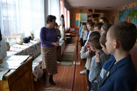 "... рушник вишиваний на щастя на долю..."