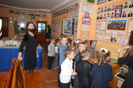 Екскурсія у ІІ залу етнографічного музею "Світлиця"