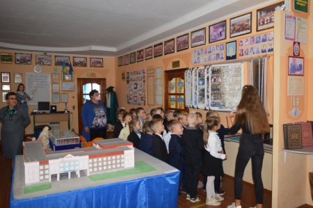 Екскурсія у ІІ залу етнографічного музею "Світлиця"
