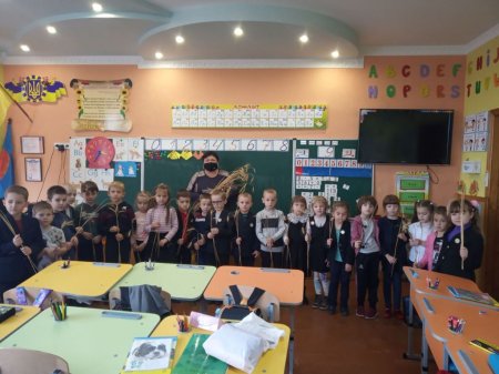 Виховна година "Україна пам'ятає"