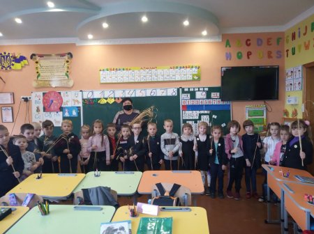 Виховна година "Україна пам'ятає"
