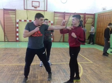 Заняття з рукопашного бою