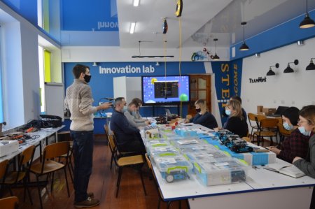 Опанування обладнання STEM-лабораторії