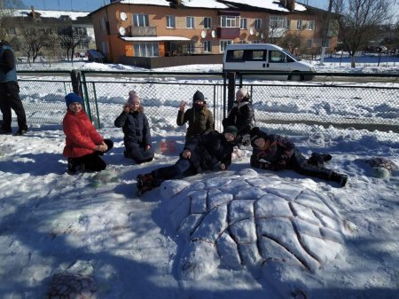 Шкільні будні та фестиваль снігу