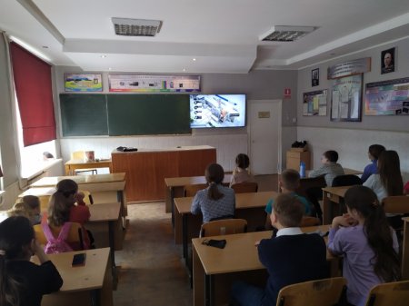 Класна година  приурочена 35-им роковинам Чорнобильської катастрофи.