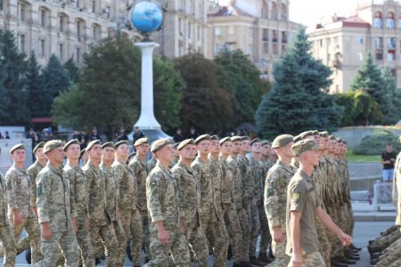 Наші випускники – учасники ювілейного параду