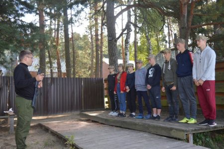 Навчально-польові збори учнів військово-спортивного профілю.