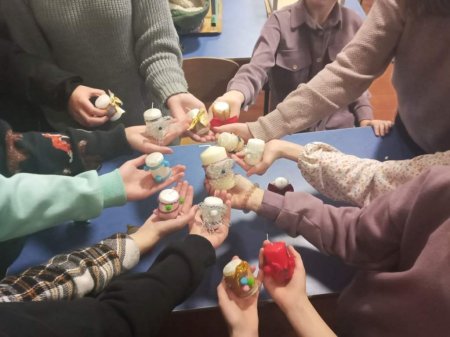  Класна година на тему: "Подарунок для батьків"