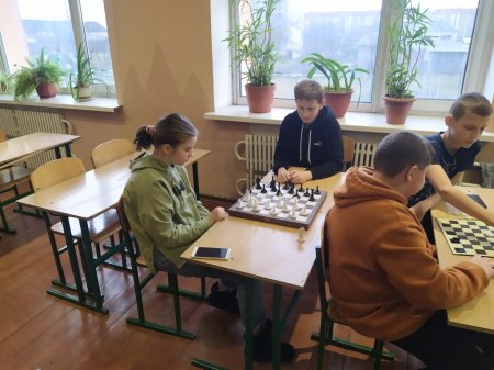 Змагання з шахів і шашок