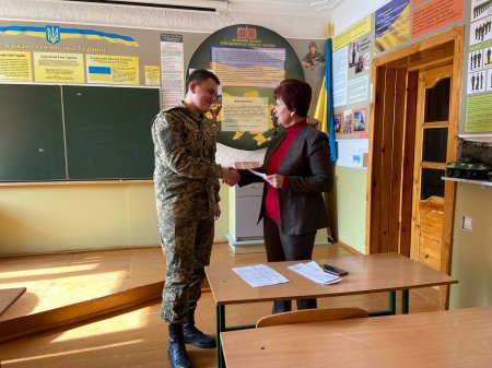 Вручення посвідчень про приписку до призовної дільниці
