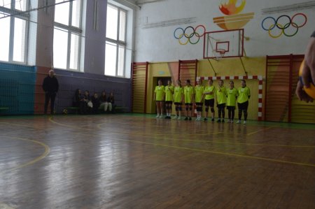 Змагання з волейболу серед дівчат