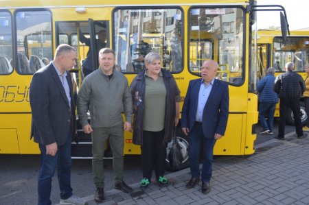 Шкільний автобус